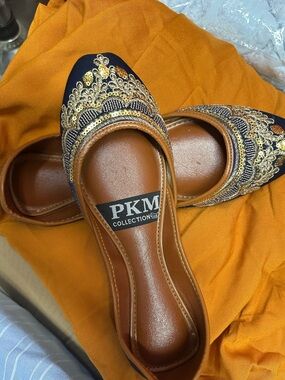Women's Navy & Tan Embroidered Slip-On Flat khussa